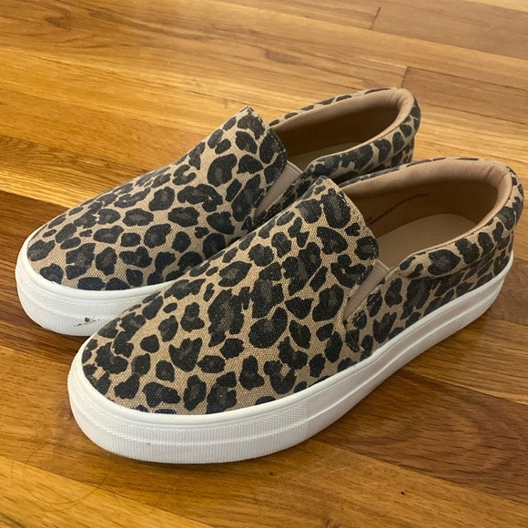 Cushionaire Women’s Tan Cheetah Print Slip On Sneakers Size 7.5 - Picture 1 of 8